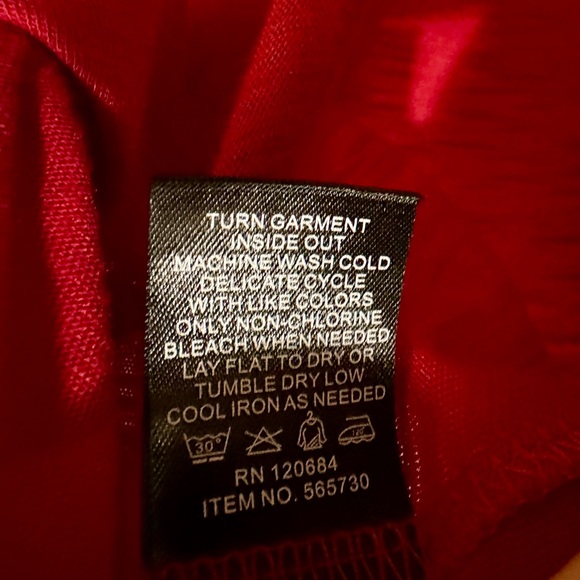 ♦️Red Off The Shoulder Top♦️ - Picture 3 of 4